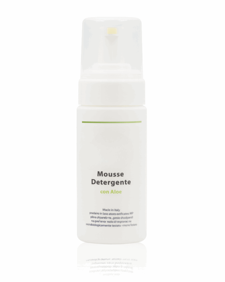 Mousse detergente viso con aloe vera, detergente cremoso e idratante per pelli sensibili e delicate.